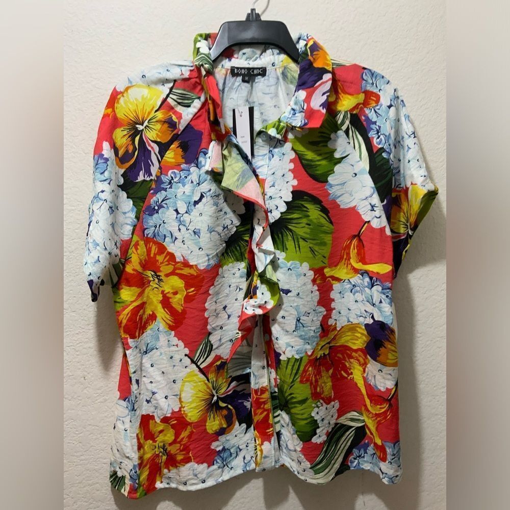 New BOHO CHIC Button Front Blouse multicolored flowers Hawaiian
